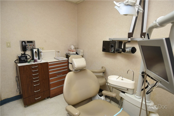 Dentist Elmhurst NY - exam room